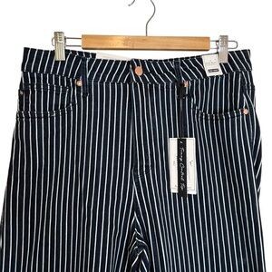 NWT Judy Blue Women’s Black And White Stripped Straight Leg Jean Size 15